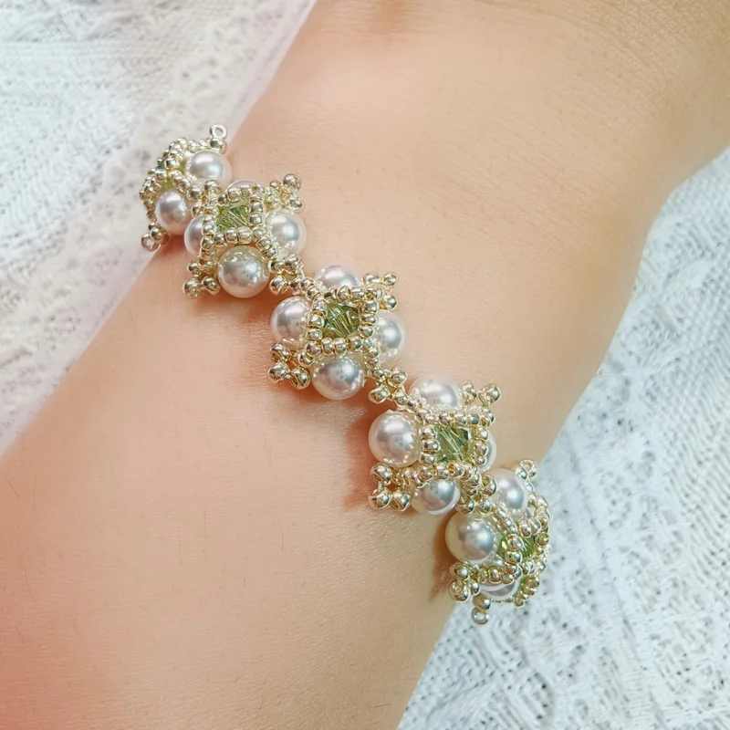 Vintage Floral Pearl Bracelet